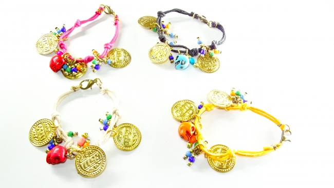 PULSERA HILO CON DIJES VARIOS COLORES+++