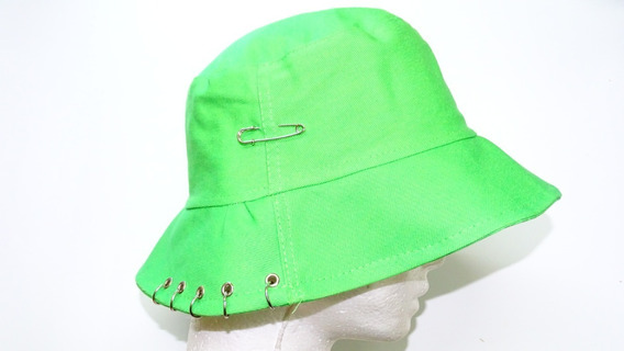 GORRO PILUSO CON ARGOLLAS Y ALFILER+