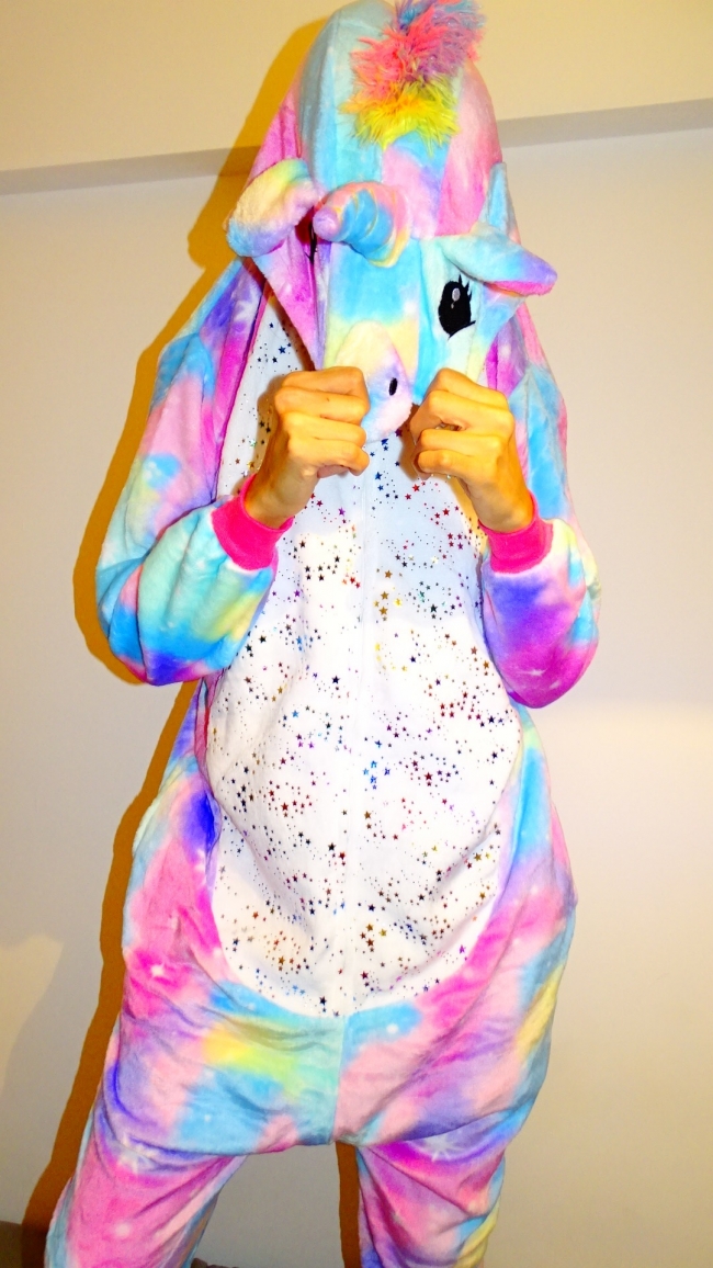 PIJAMA KIGURUMI UNICORNIO CON ESTRELLAS BLANCAS ADULTO