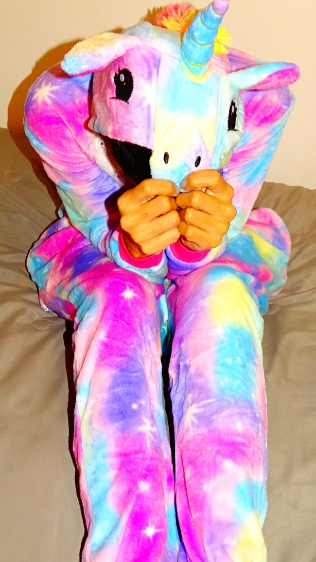 PIJAMA KIGURUMI UNICORNIO CON ESTRELLAS BLANCAS ADULTO