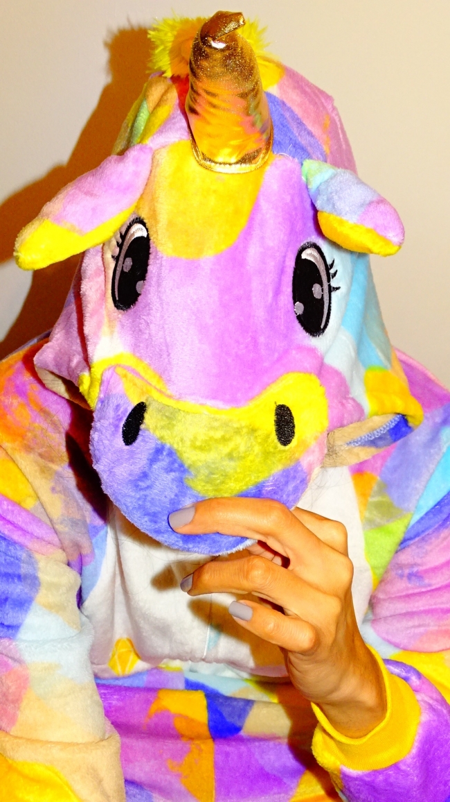 PIJAMA KIGURUMI UNICORNIO MULTICOLOR STENCIL PANZA ADULTO