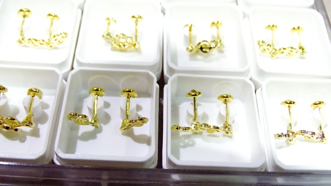 AROS ABRIDORES ACERO DORADO NOTA MUSICAL X 4 PARES*