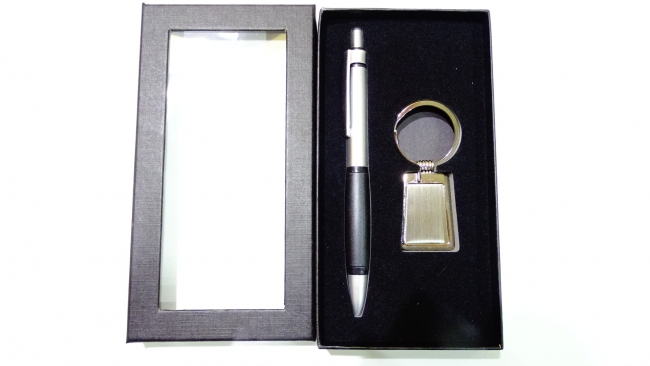SET LAPICERA CON LLAVERO PLATEADO