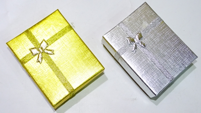 CAJA REGALO 7X9 CM DORADO Y PLATA X 12 UNIDADES