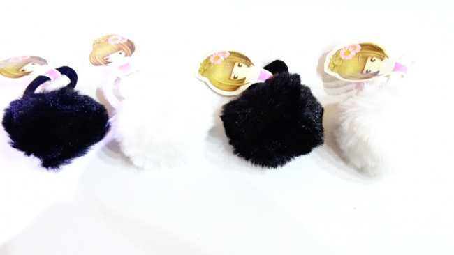 COLITAS POMPONES GRANDES X 12 BLANCO Y NEGRO ++++//