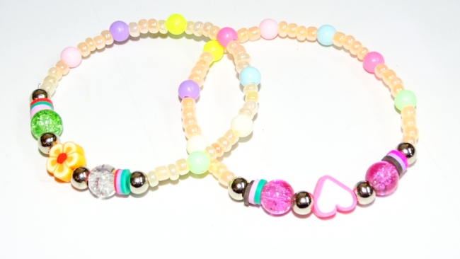 PULSERA INFANTIL MOSTACILLAS Y FIMO++++