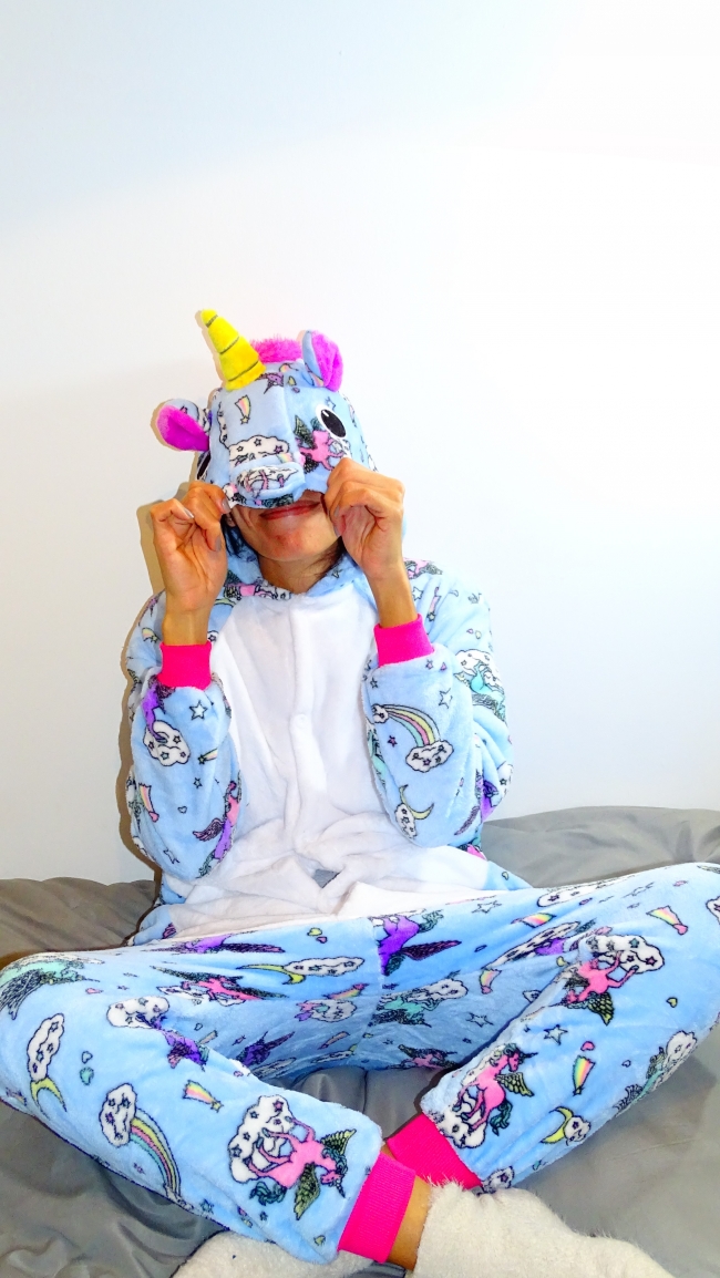 PIJAMA UNICORNIO CELESTE ESTAMPADO UNICORNIOS ADULTO