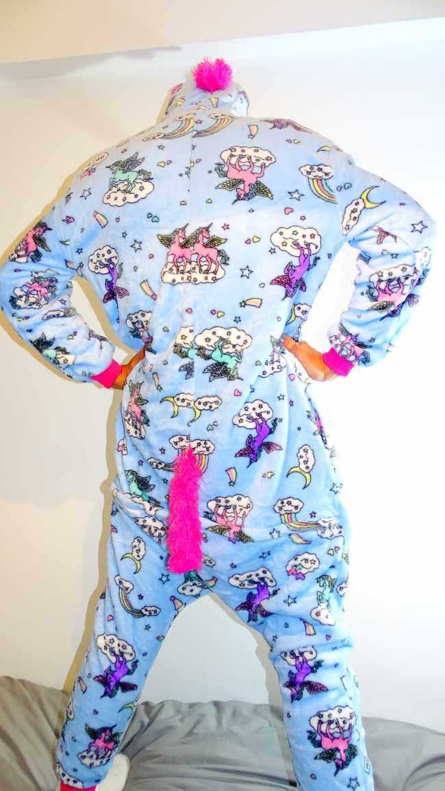 PIJAMA UNICORNIO CELESTE ESTAMPADO UNICORNIOS ADULTO