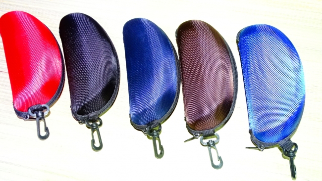 ESTUCHE PORTA LENTES CON CIERRE  VARIOS COLORES ++++//+