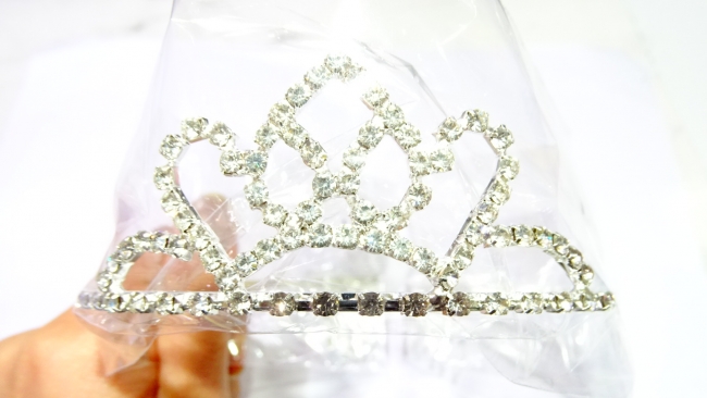 TIARA STRASS CON PEINETA 4 CM 