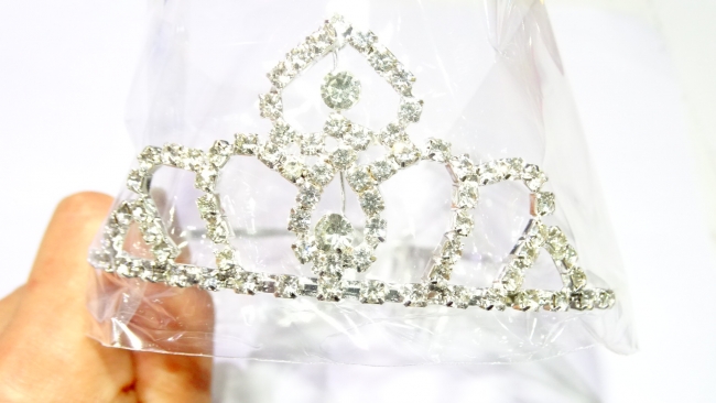 TIARA STRASS CON PEINETA  4 CM +