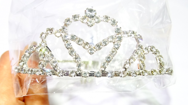 TIARA STRASS CON PEINETA  4 CM 