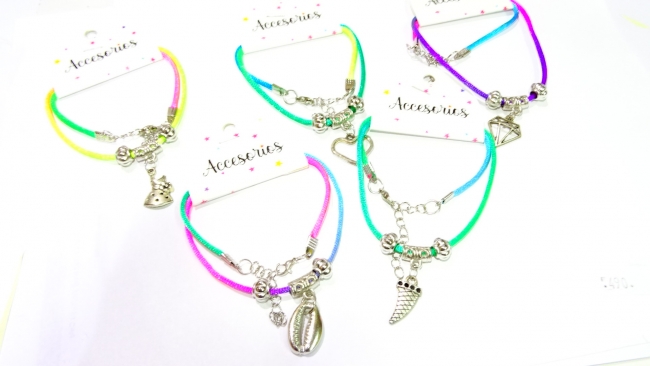 CHOKER CORDON FLUO VARIOS DIJES++++//+