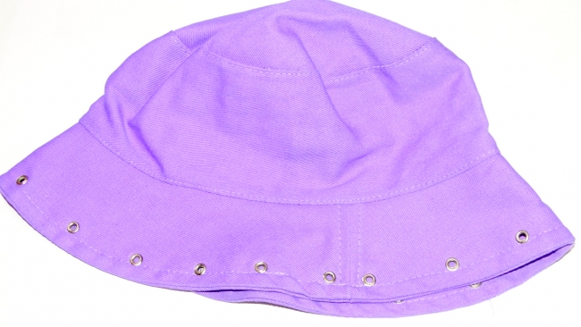 GORRO PILUSO CON OJALILLOS-