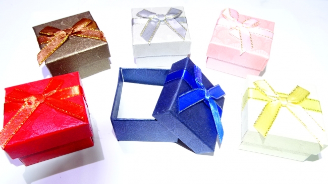 CAJAS PARA REGALO 5X5 CM X 24 UNIDADES