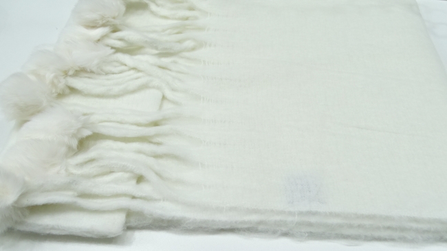 BUFANDA NUBE LISA CON POMPON DE PIEL-