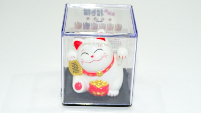 GATITO SOLAR MANEKI NEKO BLANCO 6 CM
