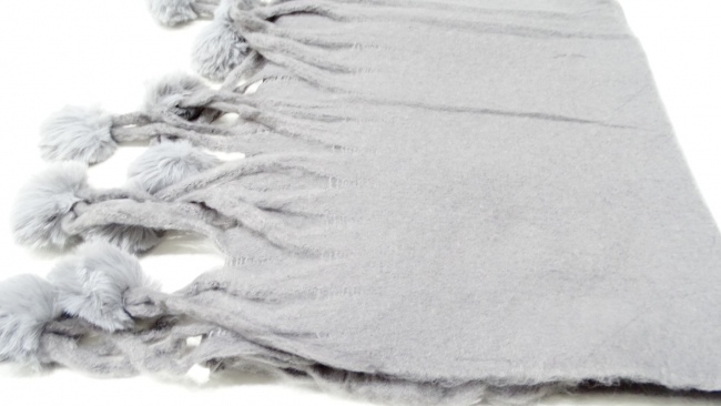 BUFANDA NUBE LISA CON POMPON DE PIEL-