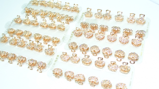 BROCHE STRASS X 12