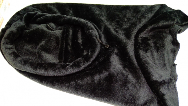 CAPUCUELLO PLUSH NEGRO