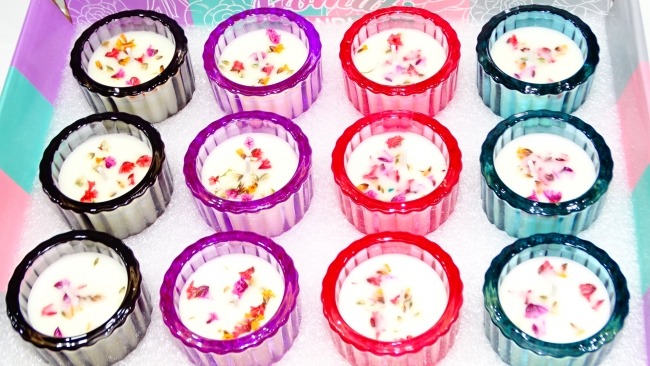 VELA PERFUMADA CON FLORES SECAS