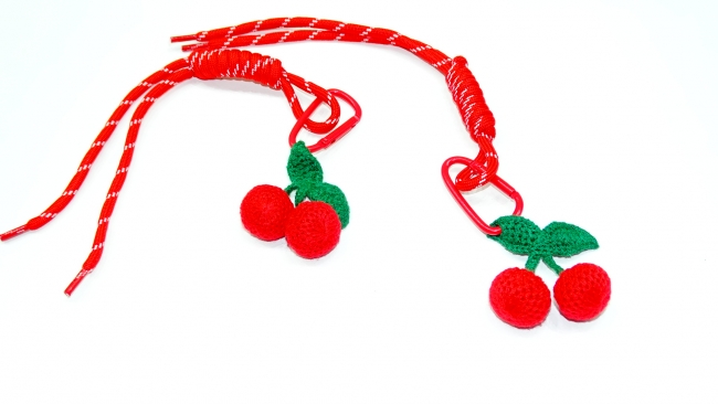 LLAVERO CARTERA CEREZAS