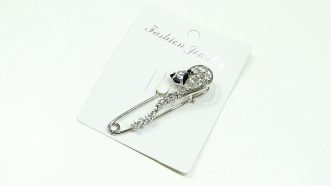 PRENDEDOR ALFILER CON STRASS ZORRO