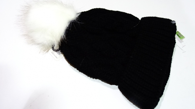 GORRO POMPON PIEL CON OCHOS ++++