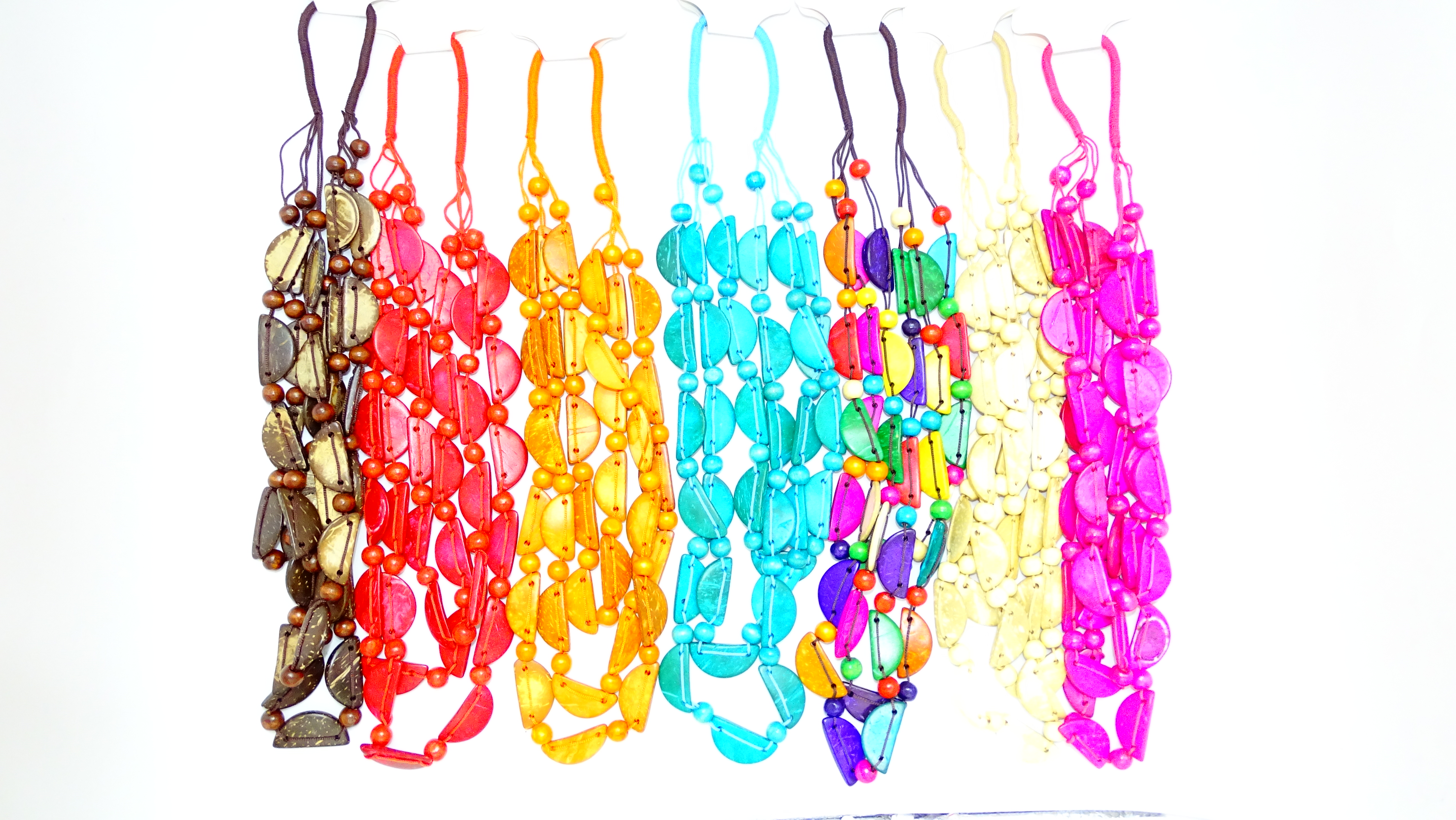 COLLAR HILO Y COCO VARIOS COLORES+++//+