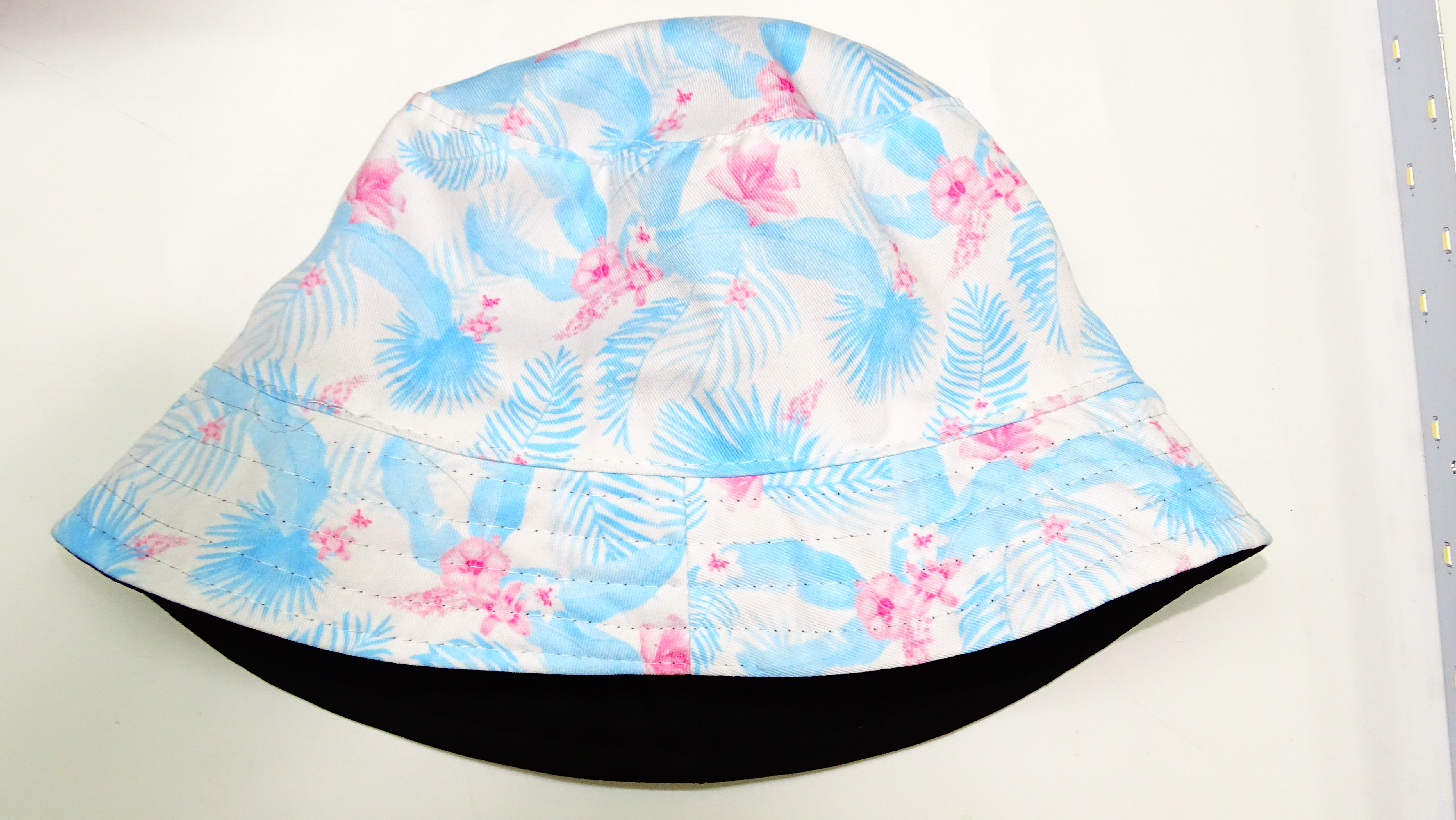 GORRO PILUSO REVERSIBLE ESTAMPADO++++/