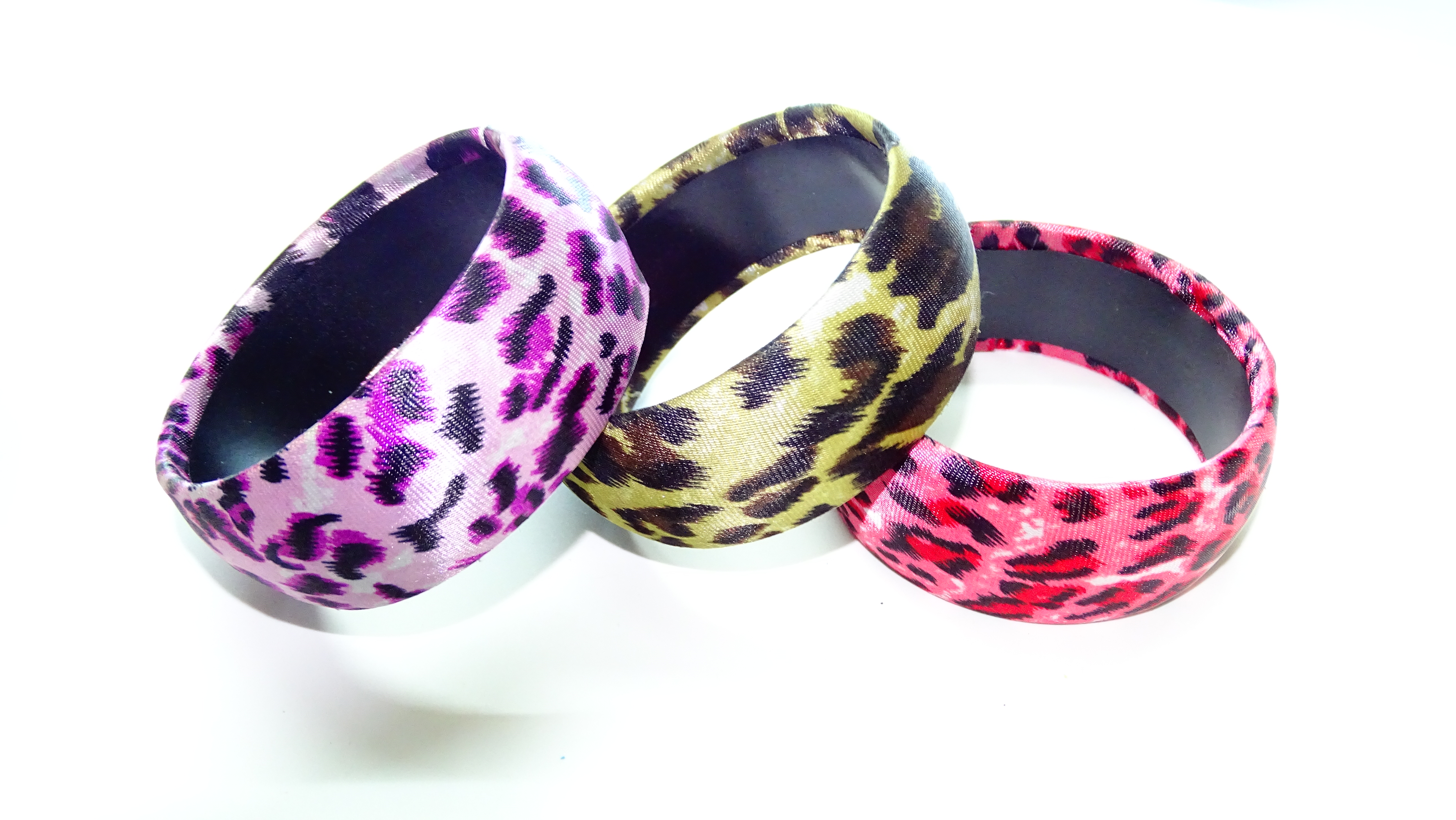 PULSERAS LEO FORRADAS VARIOS COLORES+++