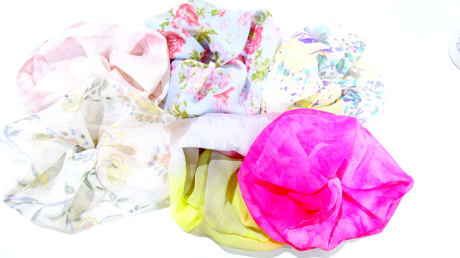 MAXI SCRUNCHIE FLOREADO X 6+