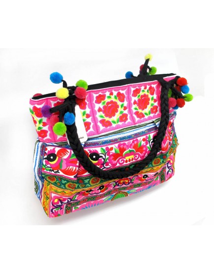 BOLSO BORDADO CON POMPONES +++//