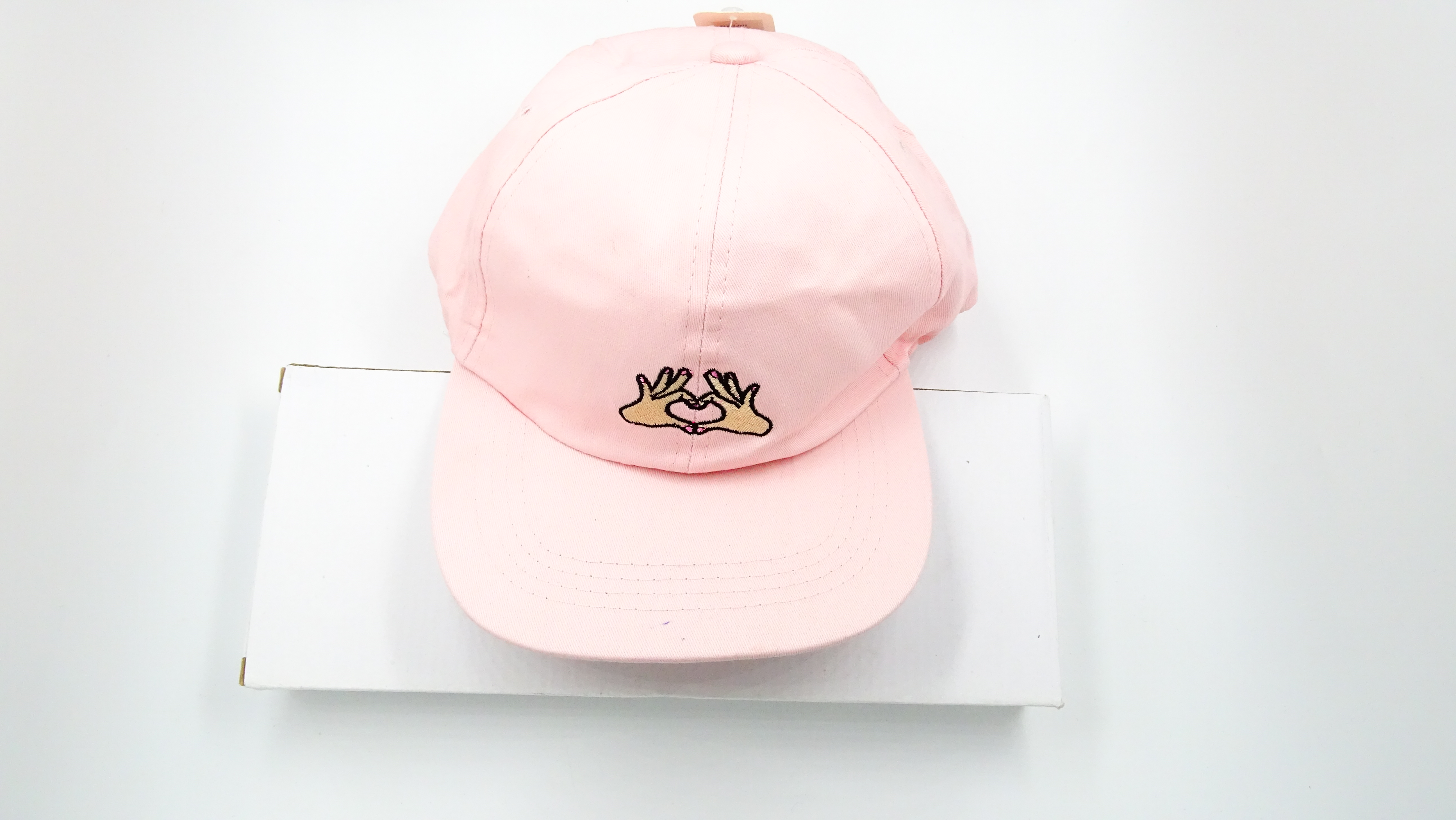 GORRA BORDADA MANOS++++/